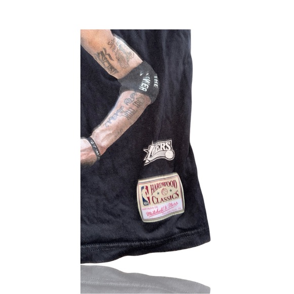 Mitchell & Ness: Allen Iverson x Philadelphia 76’ers Throwback T-Shirt: Large - Picture 2 of 4